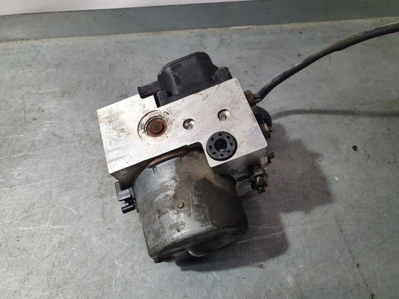 Recambio de abs para nissan primera berlina (p11) slx referencia OEM IAM 476002F000 0265214411 BOSCH