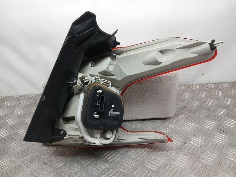 Recambio de piloto trasero izquierdo exterior para peugeot 2008 (--.2013) allure referencia OEM IAM 9678074280  