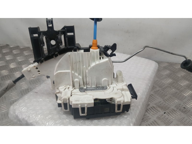 Recambio de cerradura puerta delantera izquierda para mercedes-benz cla (w117) cla 200 referencia OEM IAM A1667200135  