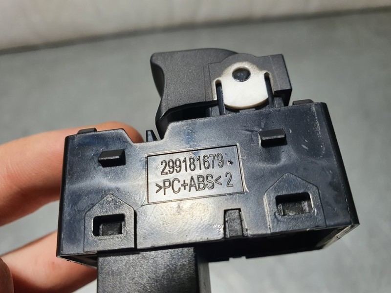 Recambio de mando elevalunas delantero derecho para kia picanto (ja) gt line referencia OEM IAM 299181679  