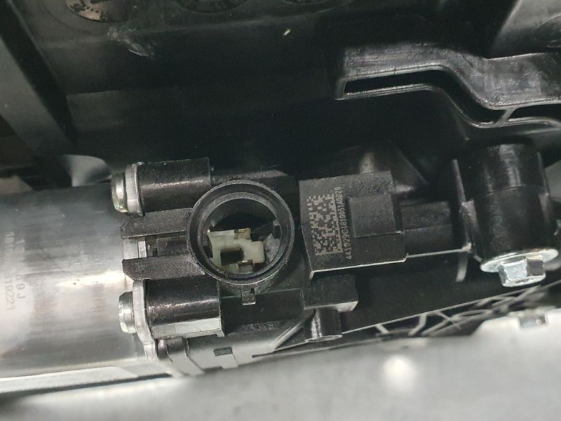 Recambio de elevalunas delantero derecho para kia niro emotion plug-in hybrid referencia OEM IAM 82480G5100  ELECTRICO 2 PINS