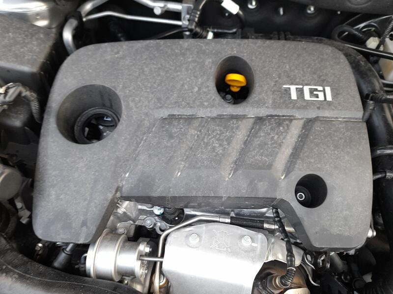 Recambio de tapa motor para mg zs suv (azs1) 1.0 t-gdi referencia OEM IAM 30075641  