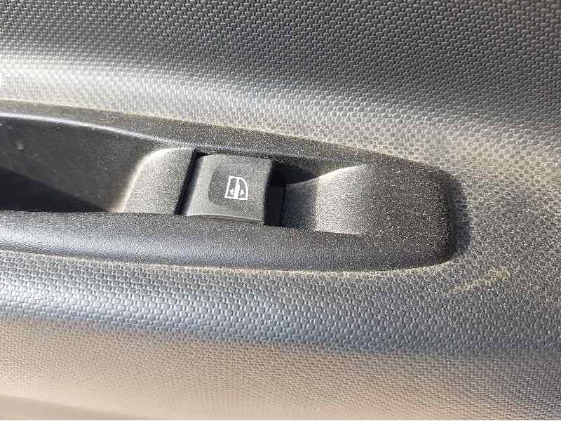 Recambio de mando elevalunas trasero izquierdo para renault zoe ze.40 electric intens referencia OEM IAM 254218614R  