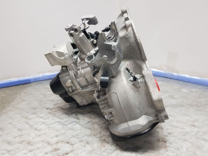 Recambio de caja cambios para opel corsa e edition referencia OEM IAM B7DS374 A19160014 5VELOCIDADES