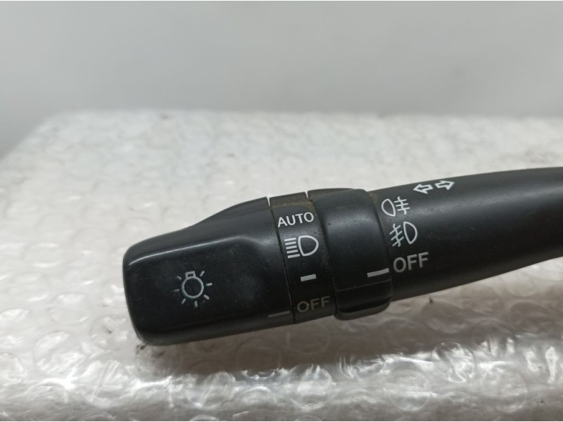 Recambio de mando luces para toyota avensis berlina (t25) 2.2 d-4d sol berlina (5-ptas.) referencia OEM IAM   SIN REFERENCIA