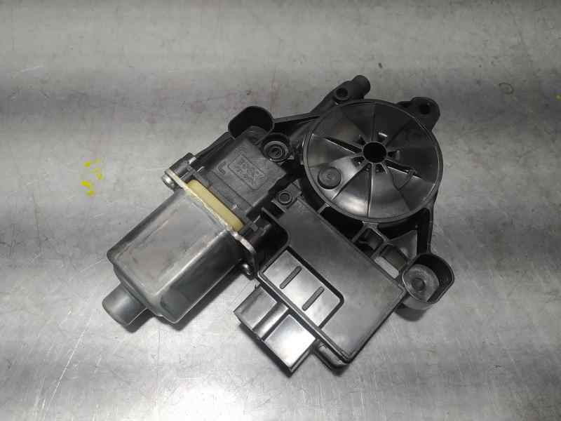 Recambio de motor elevalunas trasero izquierdo para seat leon st (5f8) reference referencia OEM IAM 5Q0959811E 0130822725 BOSCH 
