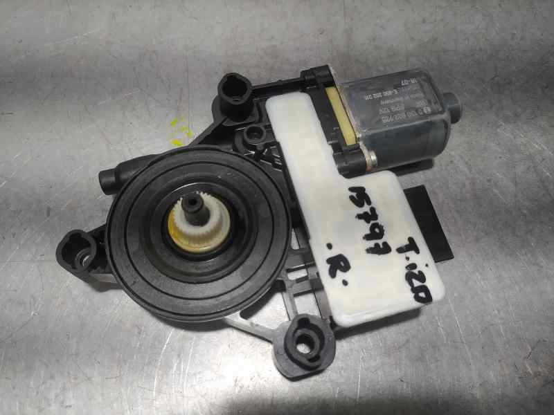 Recambio de motor elevalunas trasero izquierdo para seat leon st (5f8) reference referencia OEM IAM 5Q0959811E 0130822725 BOSCH 