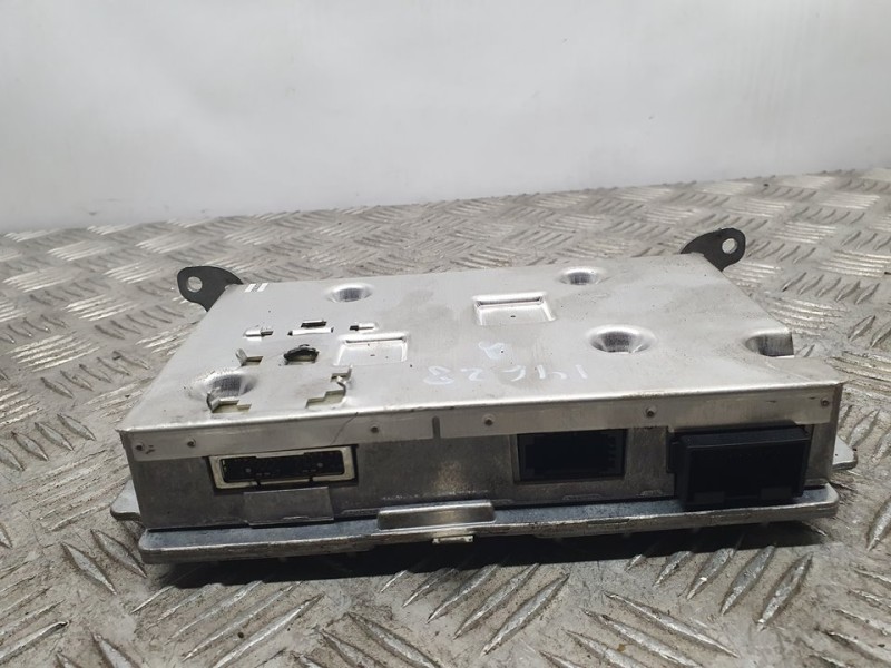 Recambio de amplificador radio para audi a4 ber. (b8) básico quattro referencia OEM IAM 8T0035462  