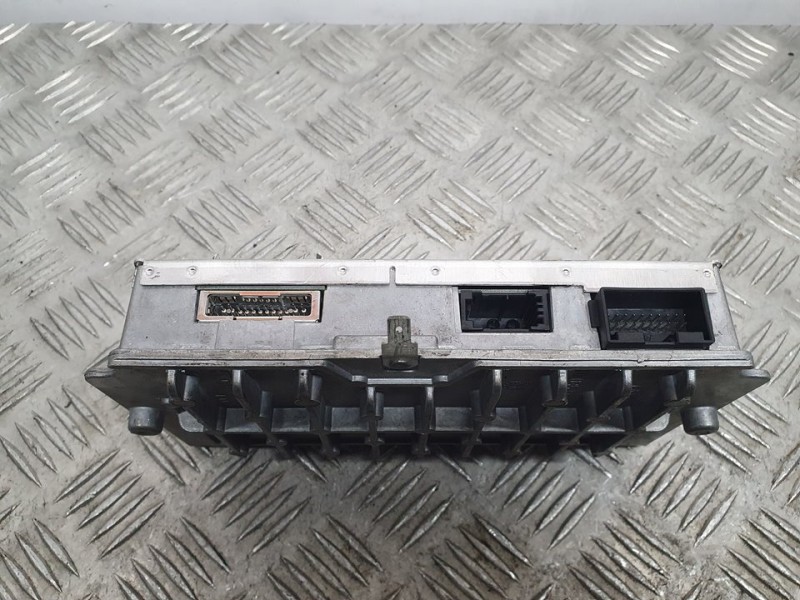 Recambio de amplificador radio para audi a4 ber. (b8) básico quattro referencia OEM IAM 8T0035462  