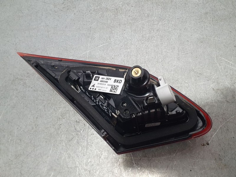 Recambio de piloto trasero derecho para opel corsa e edition referencia OEM IAM 39012624  INTERIOR