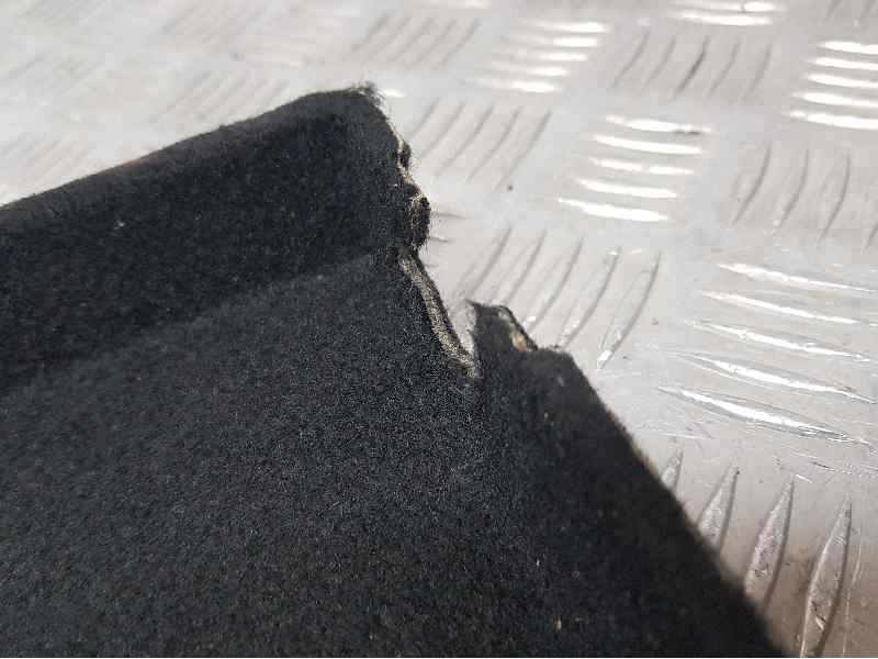 Recambio de bandeja trasera para kia rio concept referencia OEM IAM 856101W010HU  LE FALTA UN SOPORTE