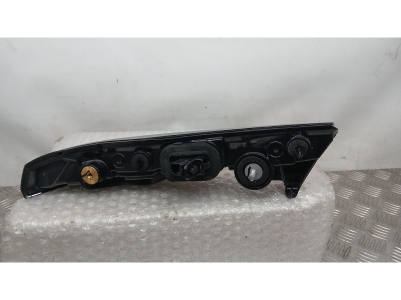 Recambio de piloto trasero derecho interior para citroën c4 iii (ba_, bb_, bc_) 1.2 puretech 130 (bahnsa, bahnsb) referencia OEM