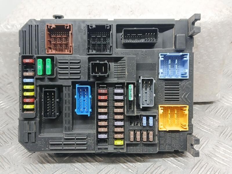 Recambio de caja reles / fusibles para peugeot 308 sw allure referencia OEM IAM 9819851280  28550129