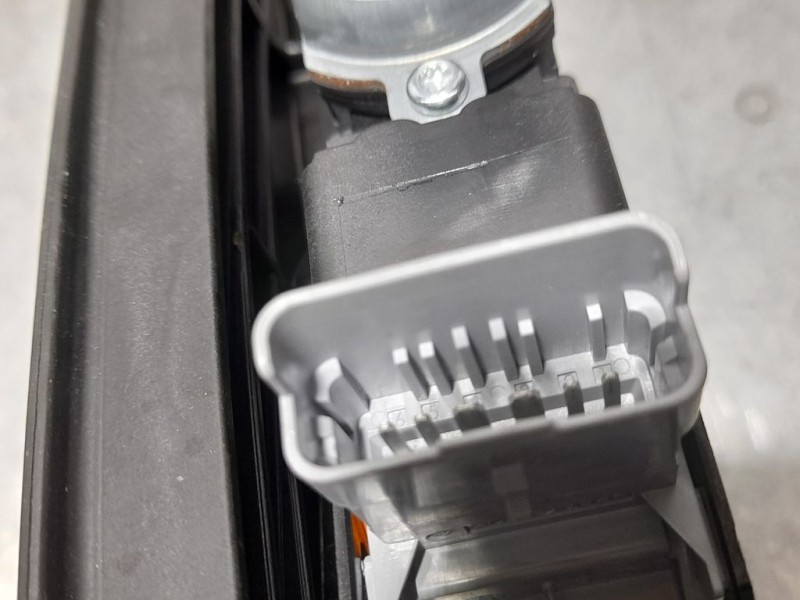 Recambio de elevalunas trasero izquierdo para peugeot 208 (p2) active referencia OEM IAM 9829045980 6 PINS ELECTRICO