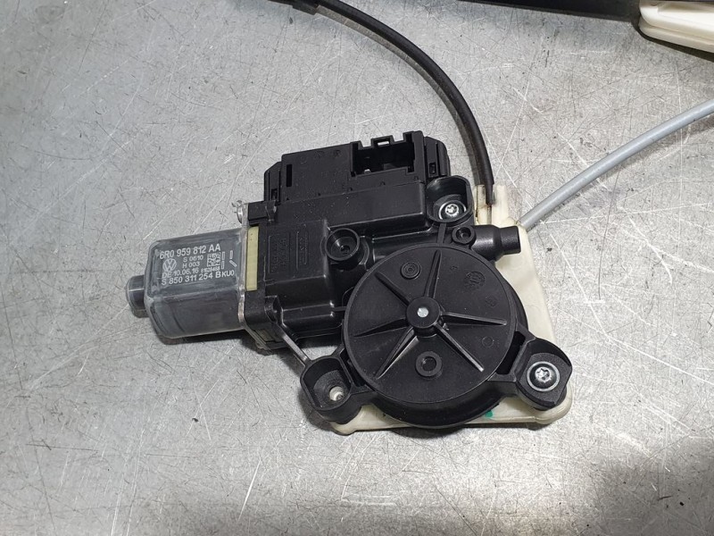 Recambio de elevalunas trasero derecho para volkswagen polo (6c1) highline bluemotion referencia OEM IAM 6R0959812AA  ELECTRICO