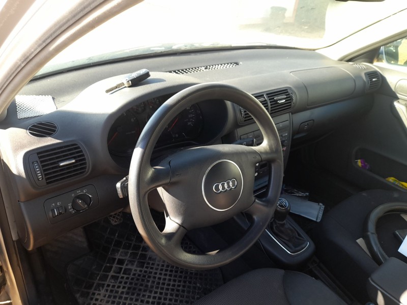 audi a3 (8l1) del año 2000