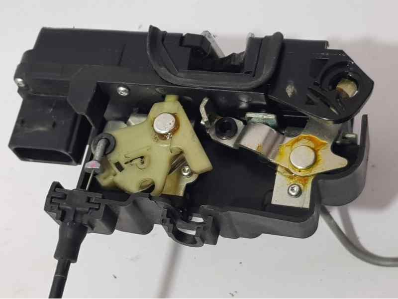 Recambio de cerradura puerta delantera derecha para chevrolet captiva 2.0 vcdi lt referencia OEM IAM A046818  