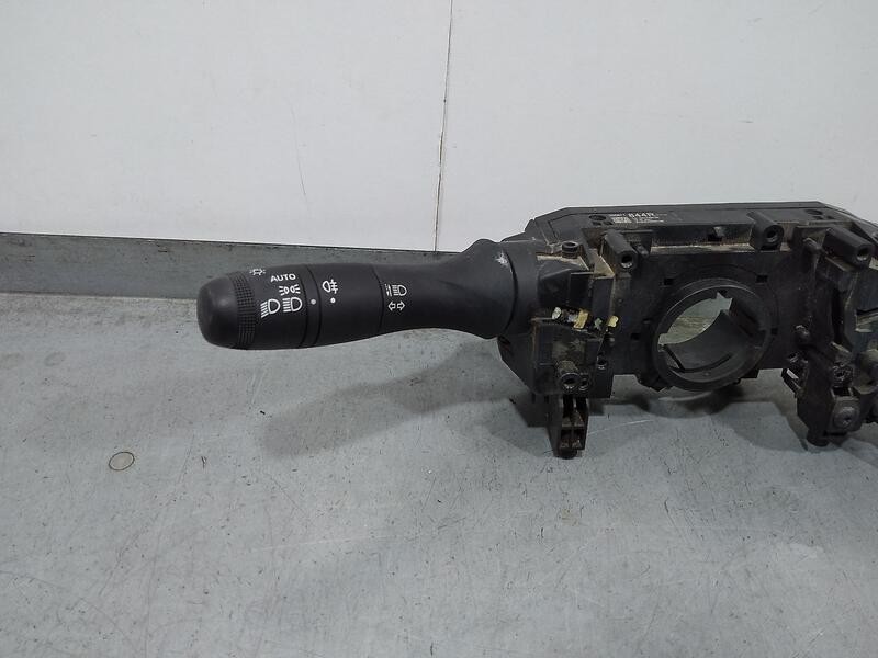 Recambio de mando luces y limpia para renault express van referencia OEM IAM 255671844r  