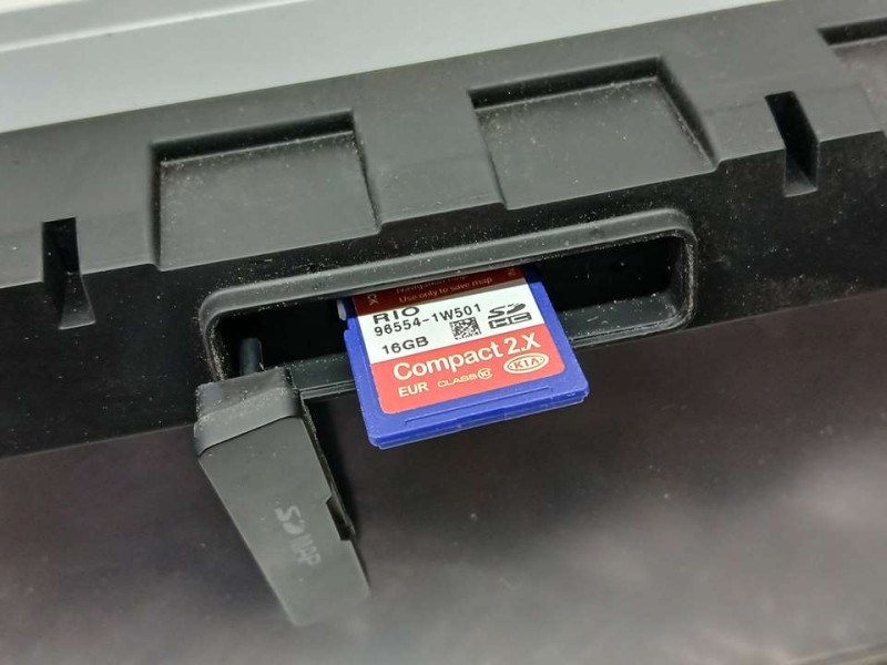 Recambio de sistema navegacion gps para kia rio concept referencia OEM IAM 965601W511CA LAN50001EKUB CON TARJETA