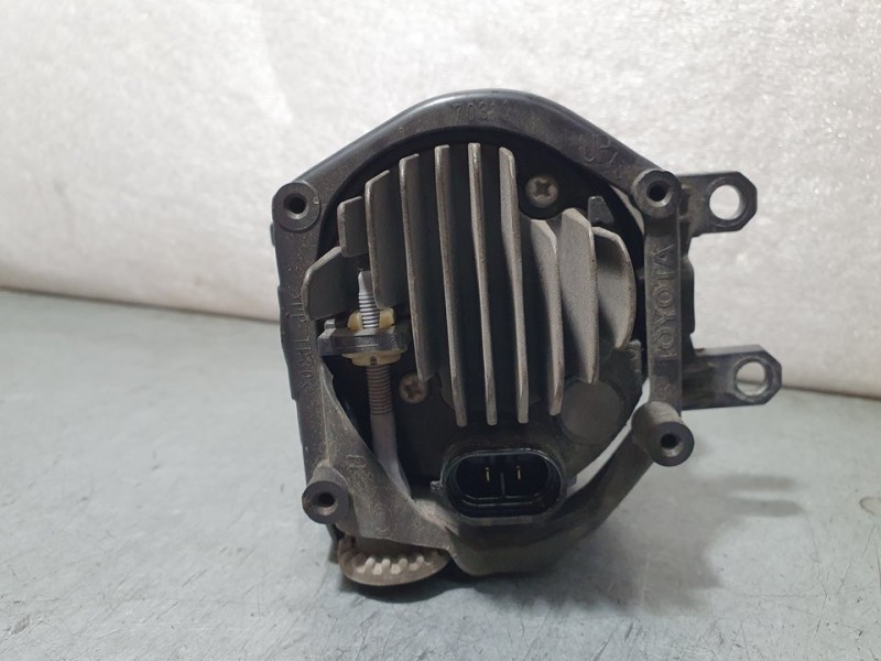 Recambio de faro antiniebla derecho para toyota land cruiser (j15) vx referencia OEM IAM E1313794R  