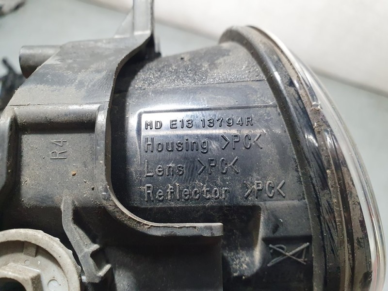 Recambio de faro antiniebla derecho para toyota land cruiser (j15) vx referencia OEM IAM E1313794R  