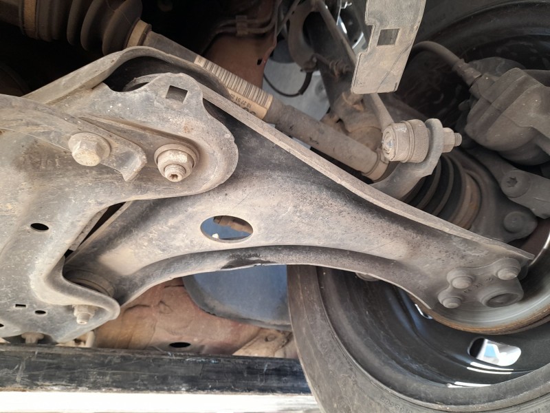 Recambio de brazo suspension inferior delantero izquierdo para peugeot 208 i (ca_, cc_) 1.4 hdi referencia OEM IAM 1673629480  