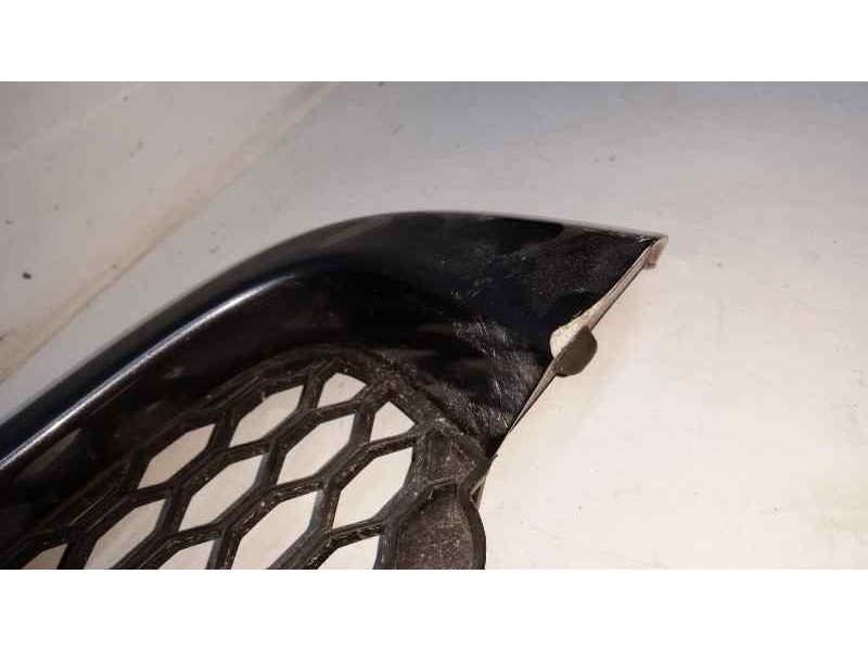 Recambio de rejilla delantera para hyundai santa fe (sm) 2.0 gls crdi 4x4 referencia OEM IAM   TOCADA