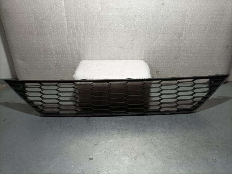 Recambio de rejilla delantera para seat leon (5f1) fr referencia OEM IAM 5F0853667J  INFERIOR FAURECIA
