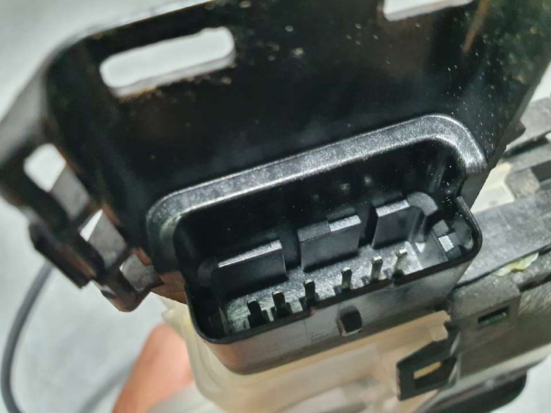 Recambio de cerradura puerta trasera izquierda para peugeot 3008 gt line referencia OEM IAM 237291 16943628 6 PINES