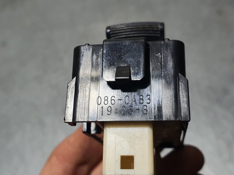 Recambio de mando elevalunas delantero derecho para toyota land cruiser (j15) vx referencia OEM IAM 0860A83  