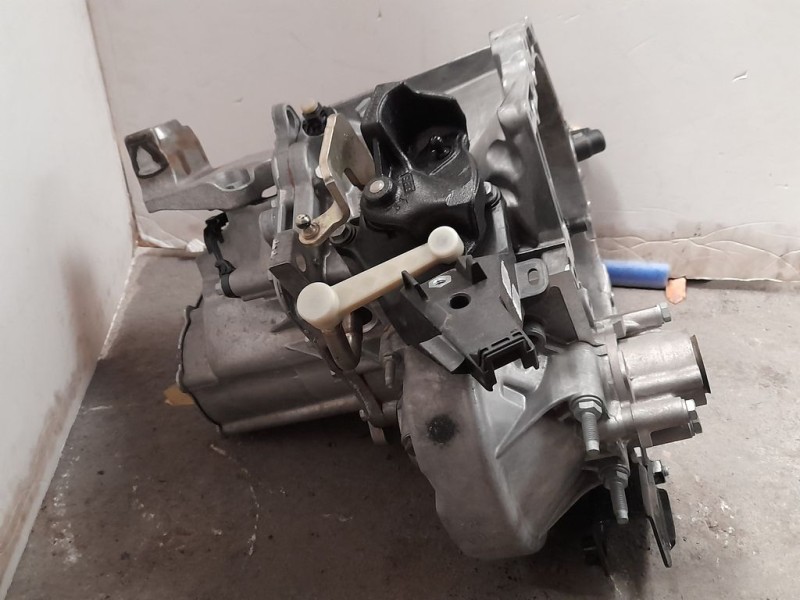 Recambio de caja cambios para peugeot rifter acristalada referencia OEM IAM 20V260 1243293 6VELOCIDADES