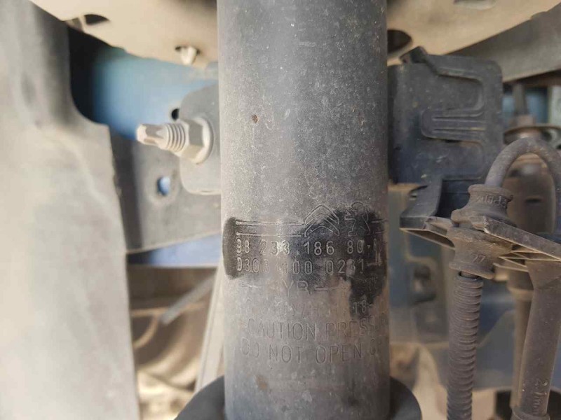 Recambio de amortiguador delantero izquierdo para peugeot 308 allure referencia OEM IAM 9823318680  