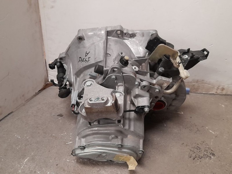 Recambio de caja cambios para peugeot rifter acristalada referencia OEM IAM 20V260 1243293 6VELOCIDADES