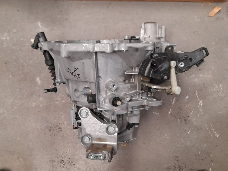 Recambio de caja cambios para peugeot rifter acristalada referencia OEM IAM 20V260 1243293 6VELOCIDADES