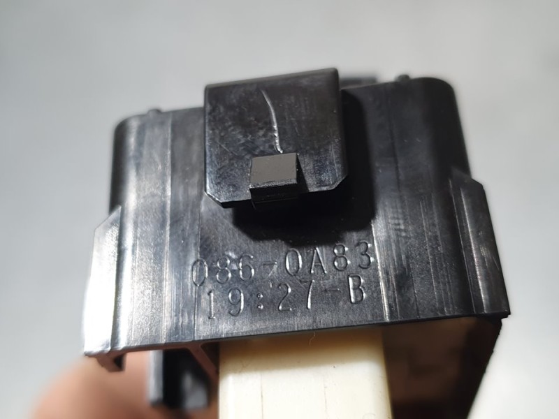 Recambio de mando elevalunas trasero derecho para toyota land cruiser (j15) vx referencia OEM IAM 0860A83  