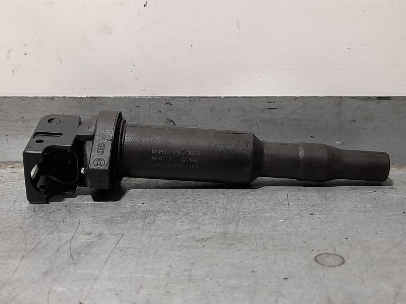 Recambio de bobina encendido para peugeot 3008 confort referencia OEM IAM 864768901 0221504470 BOSCH