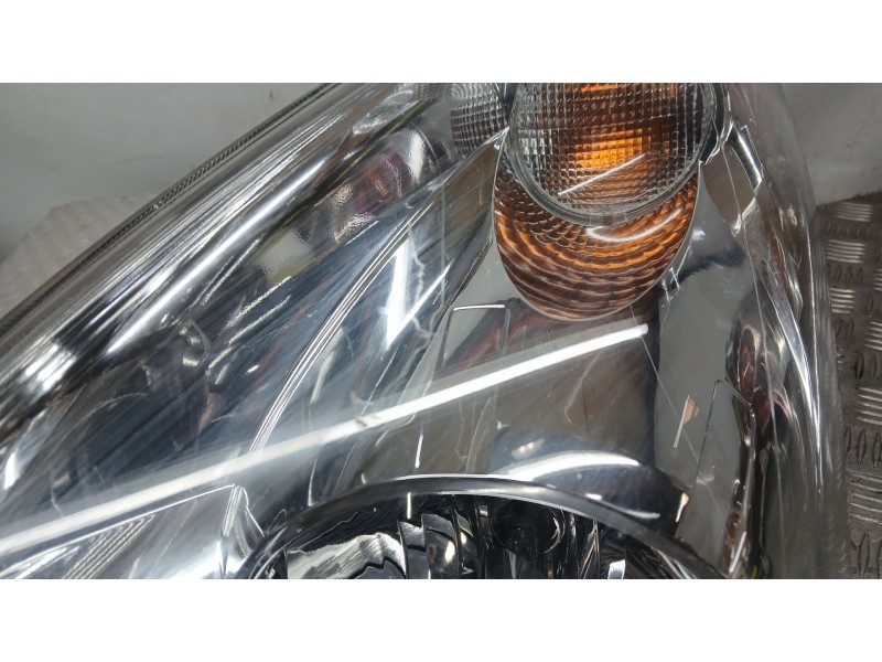 Recambio de faro izquierdo para toyota corolla verso (zer_, zze12_, r1_) 2.2 d-4d (aur10_) referencia OEM IAM 811700F010 ROZADO 