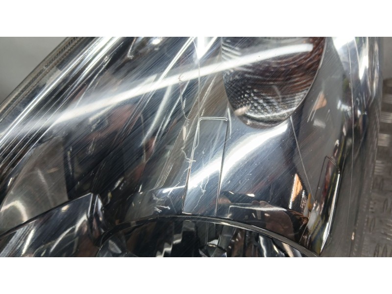 Recambio de faro izquierdo para toyota corolla verso (zer_, zze12_, r1_) 2.2 d-4d (aur10_) referencia OEM IAM 811700F010 ROZADO 