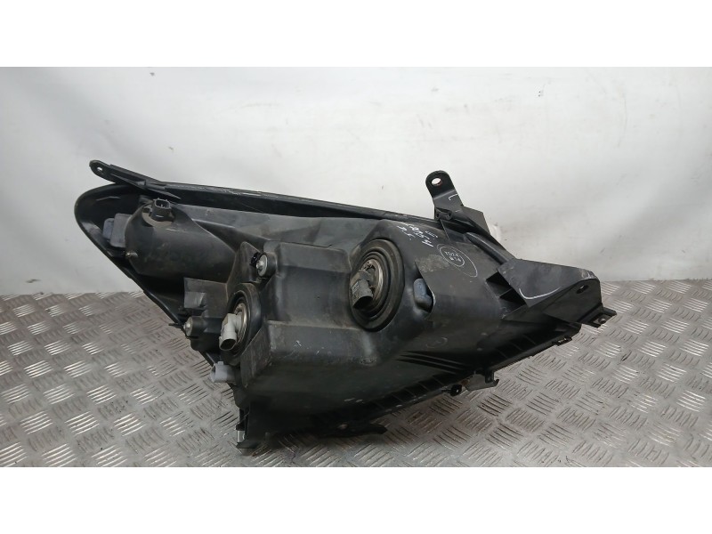 Recambio de faro izquierdo para toyota corolla verso (zer_, zze12_, r1_) 2.2 d-4d (aur10_) referencia OEM IAM 811700F010 ROZADO 