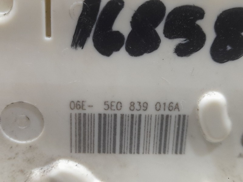 Recambio de cerradura puerta trasera derecha para skoda rapid spaceback (nh1) 1.2 tsi referencia OEM IAM 06E5E0839016A  