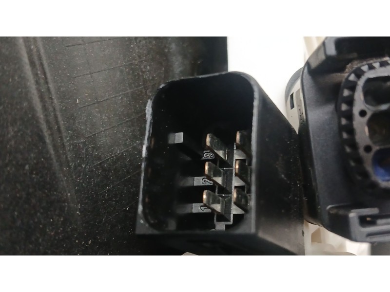 Recambio de elevalunas delantero derecho para mercedes-benz cla (w117) cla 200 referencia OEM IAM A1177200279 ELECTRICO 6 PINS 