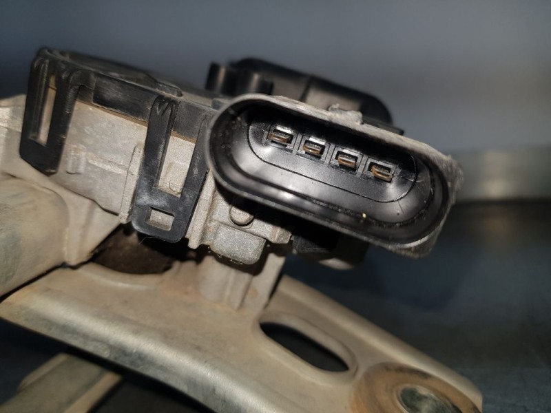 Recambio de motor limpia delantero para opel astra h berlina enjoy referencia OEM IAM 390241538  BOSCH