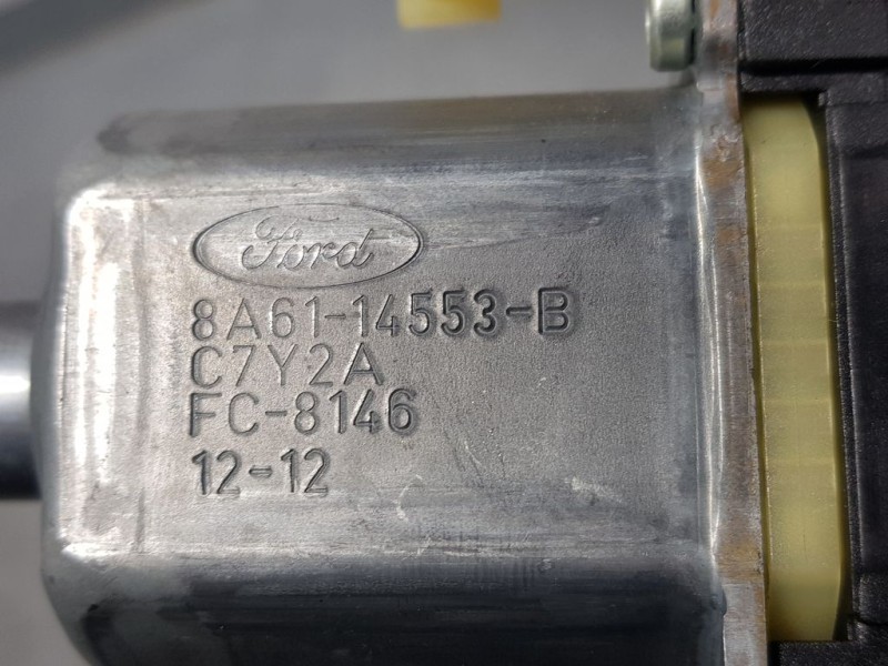 Recambio de motor elevalunas delantero derecho para ford fiesta (ccn) trend referencia OEM IAM 8A6114553B 0130822619 BOSCH