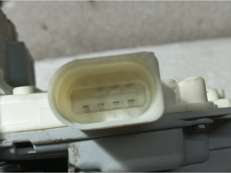 Recambio de cerradura puerta delantera derecha para audi a4 ber. (b8) básico referencia OEM IAM 8J1837016A  ELECTRICA 7 PINS