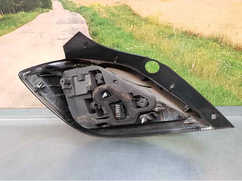 Recambio de piloto trasero derecho para opel astra h berlina cosmo referencia OEM IAM   UN POCO ROZADO