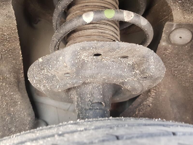 Recambio de amortiguador delantero derecho para renault megane iv hatchback (b9a/m/n_) 1.5 dci 110 (b9a3) referencia OEM IAM 543