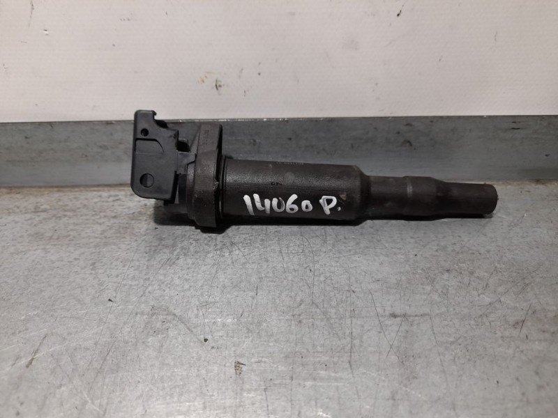 Recambio de bobina encendido para peugeot 3008 confort referencia OEM IAM 864768901 0221504470 BOSCH