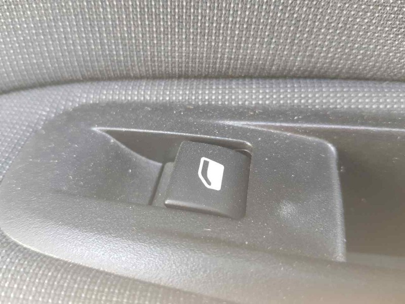 Recambio de mando elevalunas trasero derecho para peugeot 308 allure referencia OEM IAM 96762292ZD  