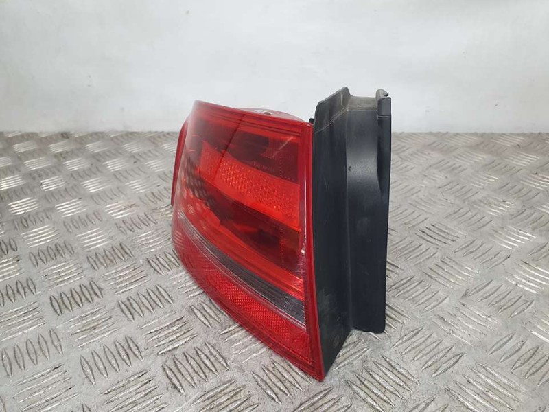 Recambio de piloto trasero izquierdo para audi a4 ber. (b8) básico referencia OEM IAM 8K5945095D HELLA EXTERIOR