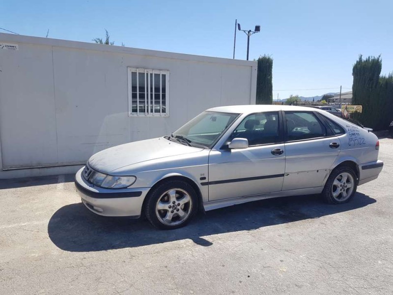 saab 9-3 berlina del año 2001